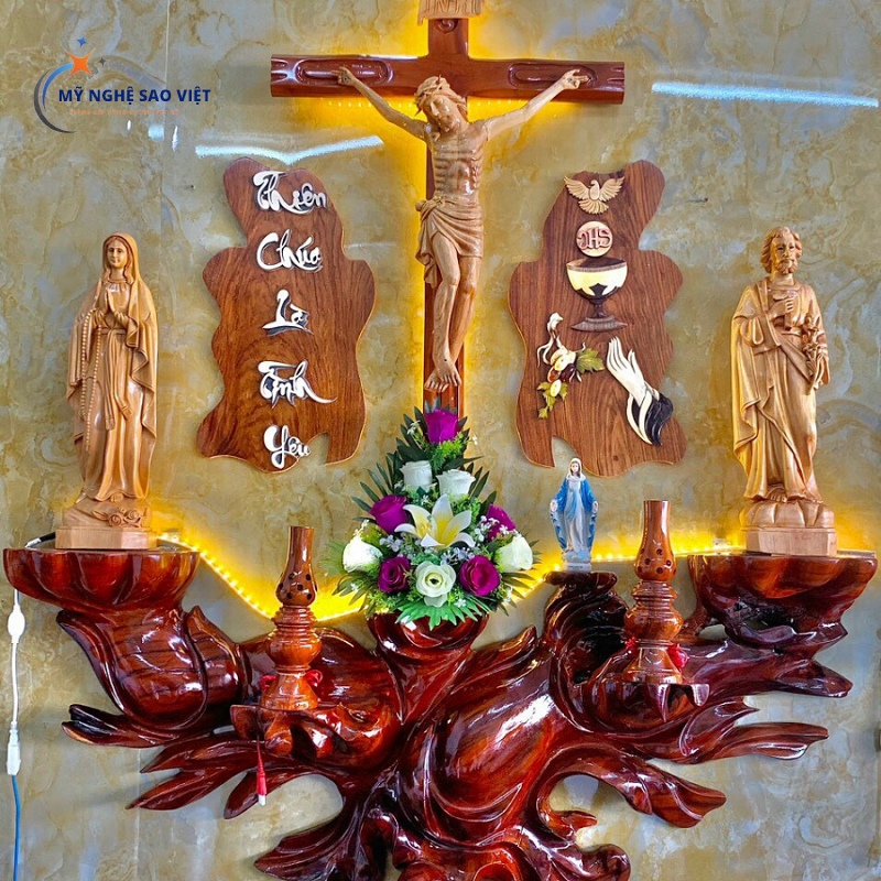 Bàn thờ Chúa phòng khách