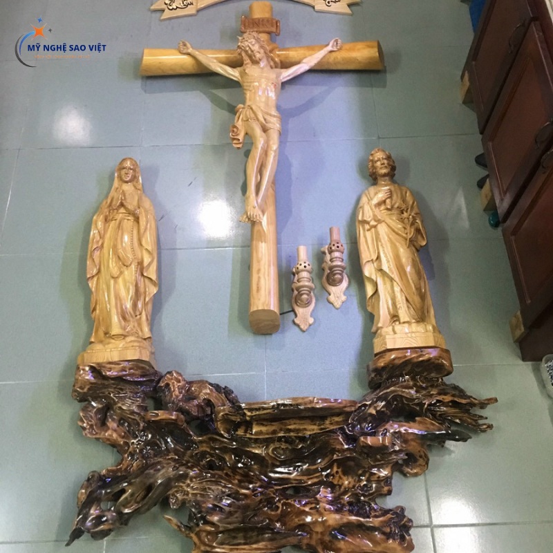 Những mẫu bàn thờ công giáo đẹp Những mẫu bàn thờ công giáo đẹp