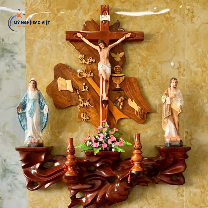 Bàn thờ Chúa và bàn thờ Gia tiên