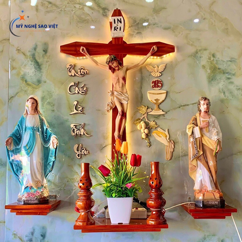 Bàn thờ Chúa và bàn thờ Gia tiên