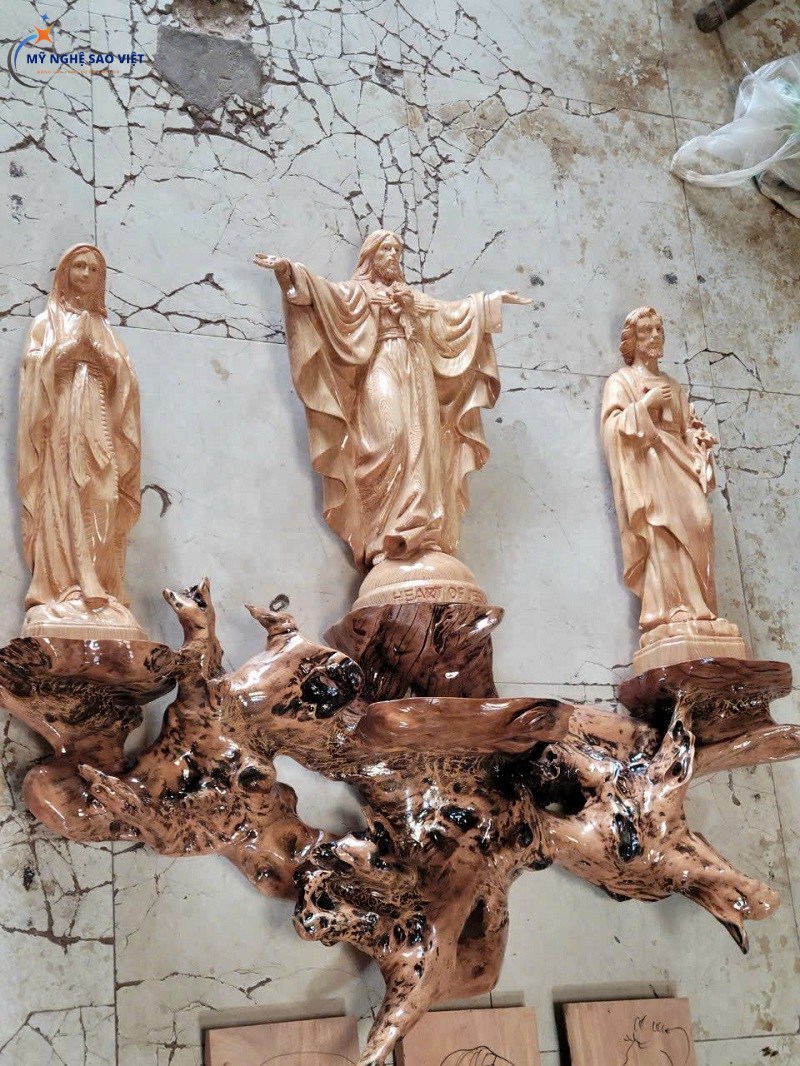 Bàn thờ Chúa phòng khách